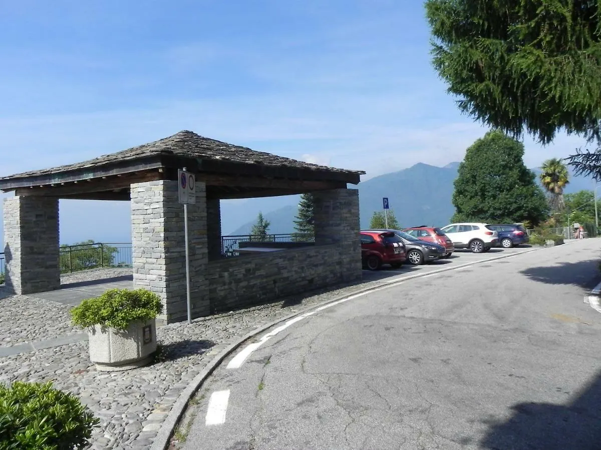 Vista Lago Maccagno 0*,